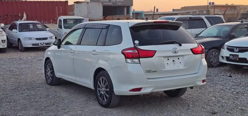 Toyota Fielder 2016 (3)