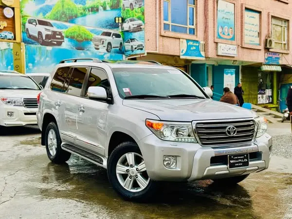 Toyota Land Cruiser VXR 2012 (2)