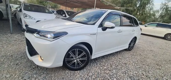 Toyota Fielder Hybrid 2016 (1)