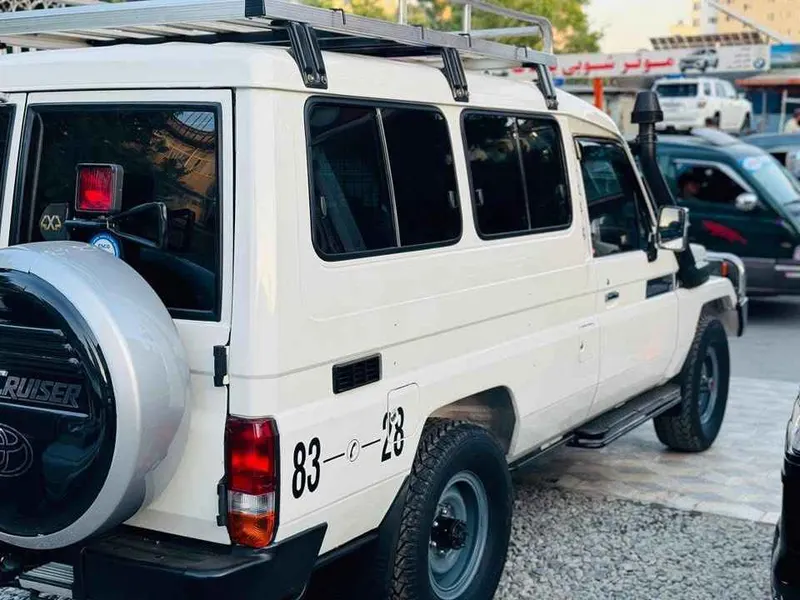 Toyota Land Cruiser 1996 (3)