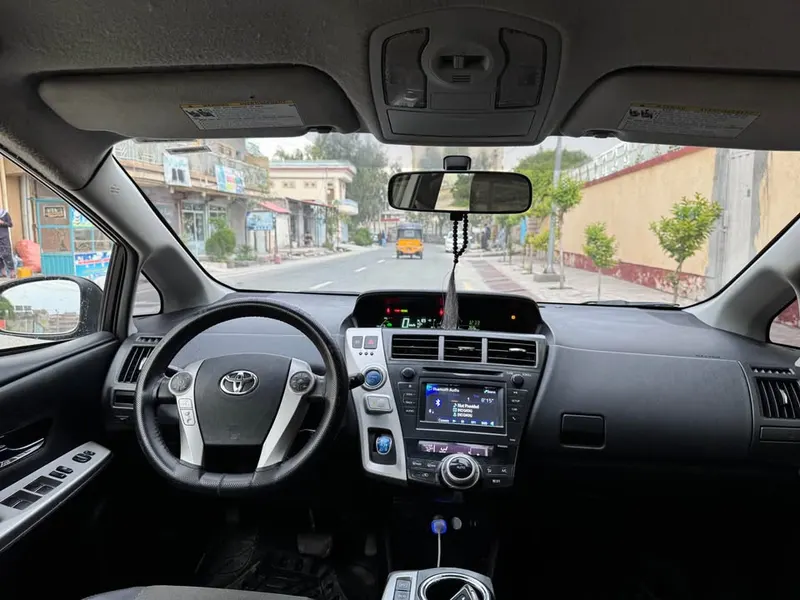 Toyota Prius 2016 (4)