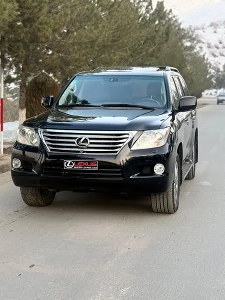Lexus LX570 2010 (1)