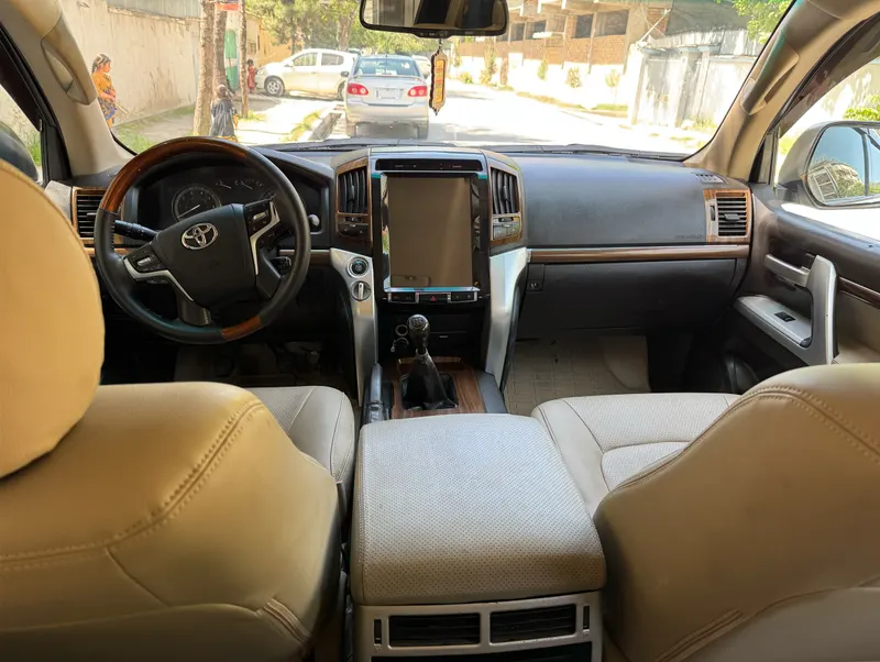 Toyota Land Cruiser 2010 (6)