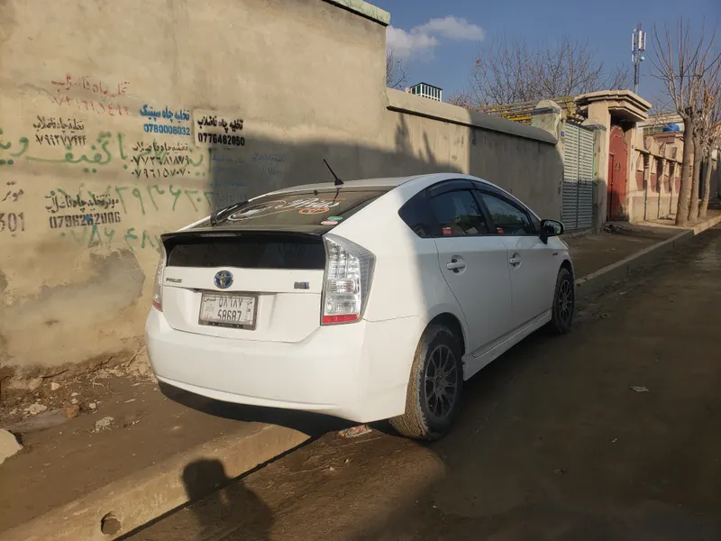 Toyota Prius 2011 (8)