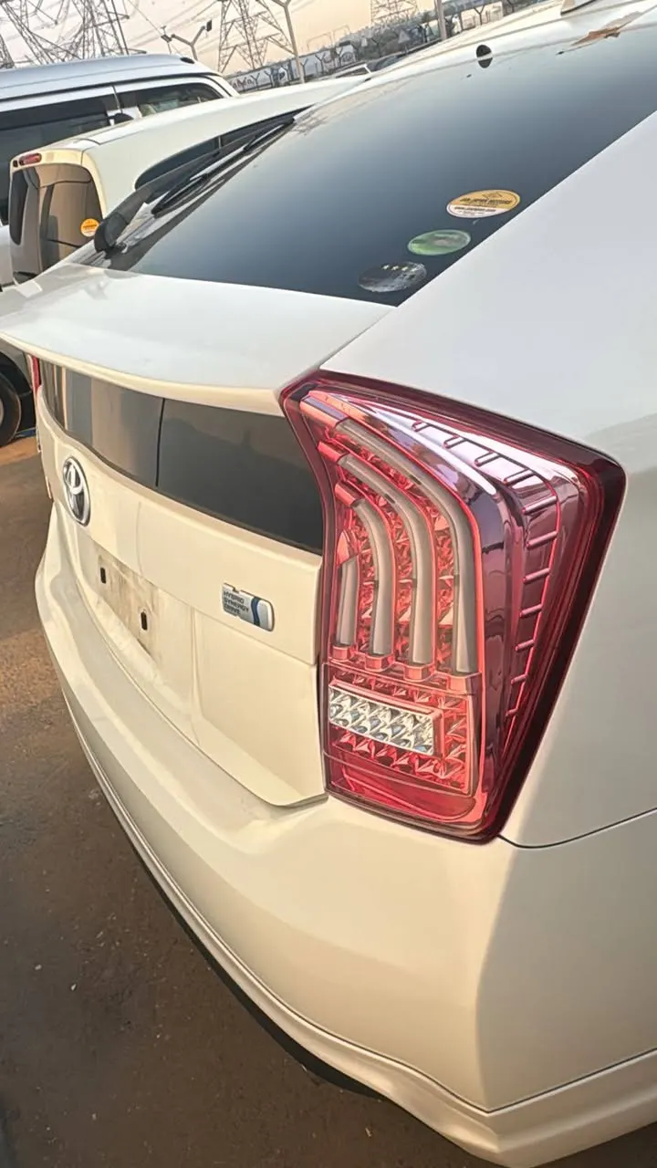Toyota Prius 2013 (3)