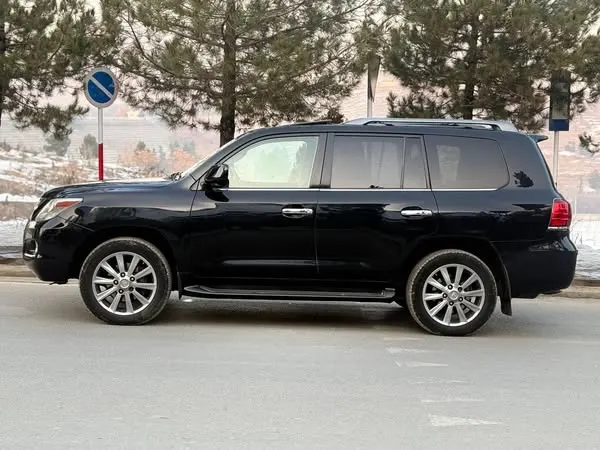 Lexus LX570 2010 (2)