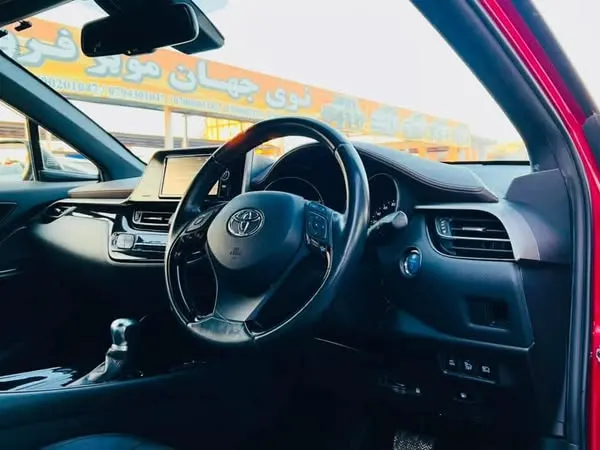 Toyota C-HR Hybrid 2017 (4)