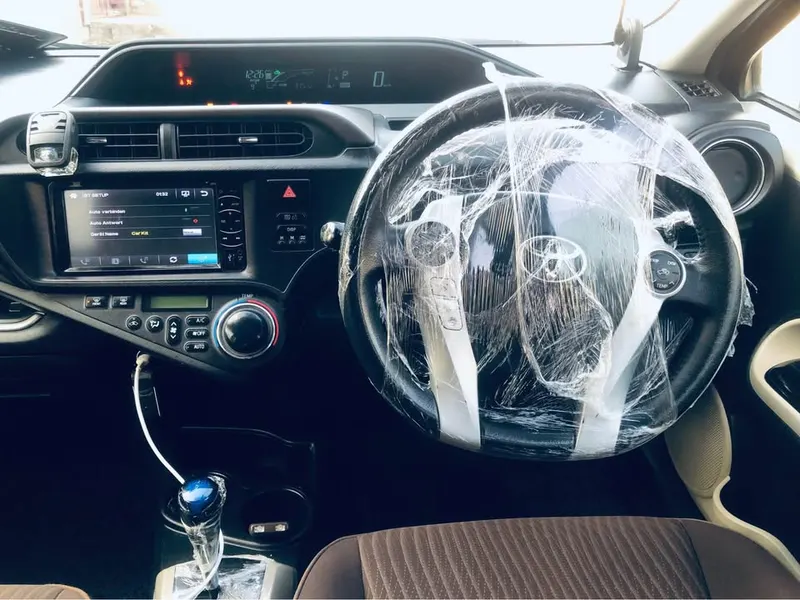 Toyota Aqua Hybrid 2014 (4)