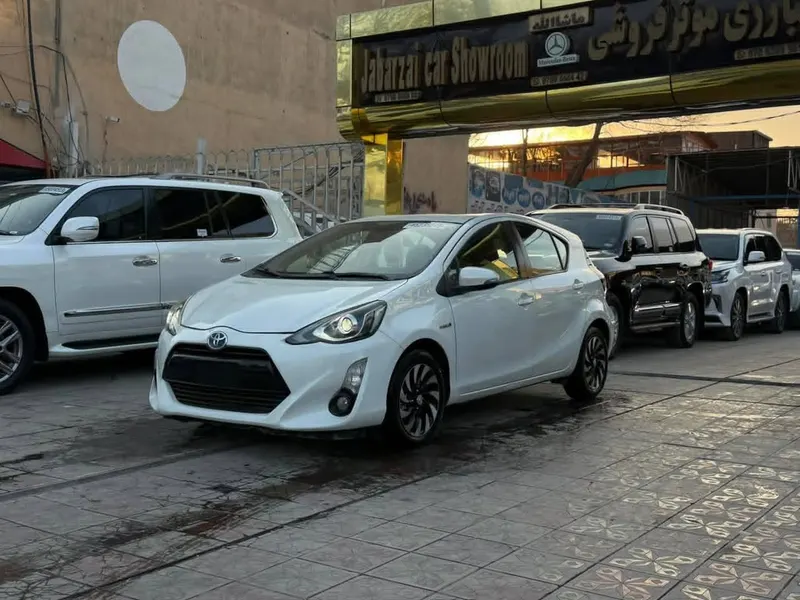 Toyota Aqua 2015 (2)