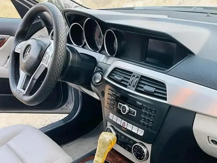 Mercedes-Benz C250 2012 (7)