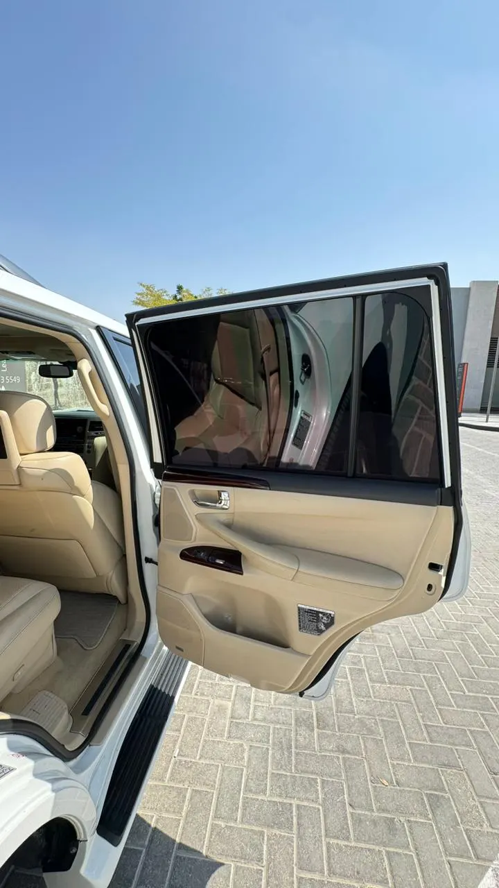Lexus LX570 2015 (5)