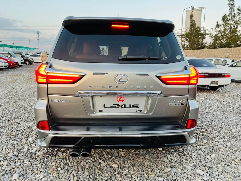 Lexus LX570 2017 (3)