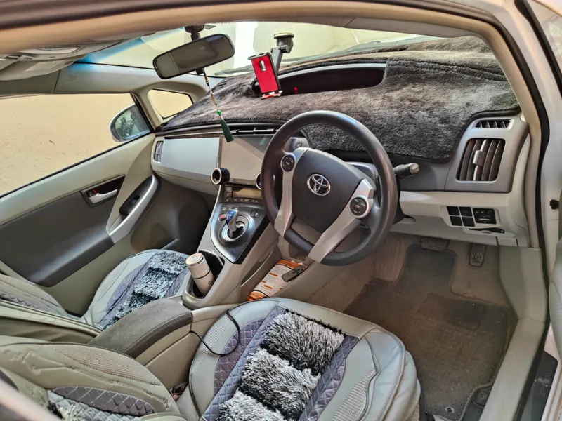Toyota Prius 2011 (8)