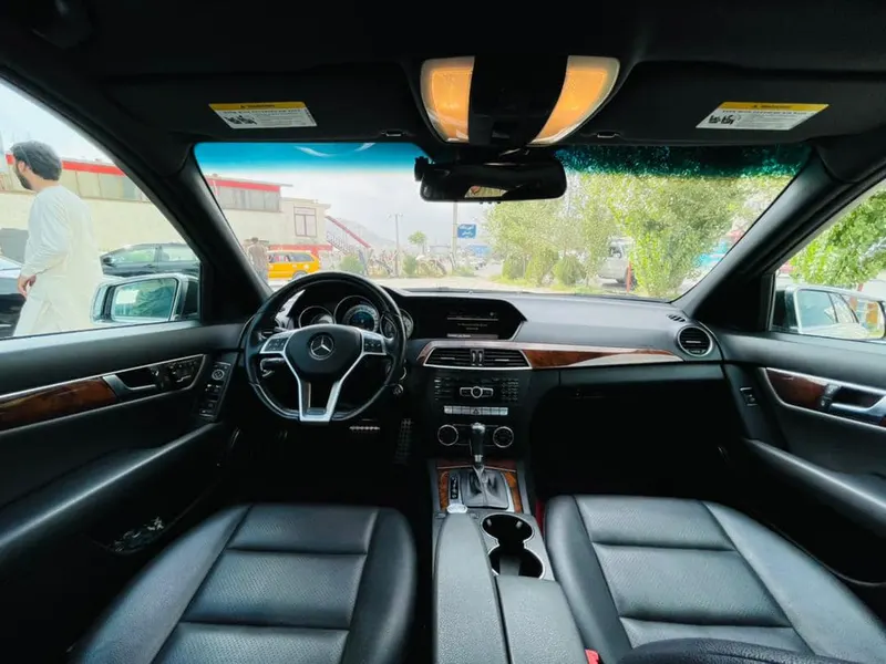 Mercedes-Benz C250 2012 (4)