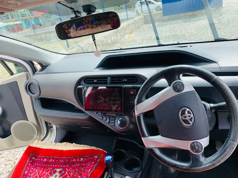 Toyota Aqua 2013 (3)