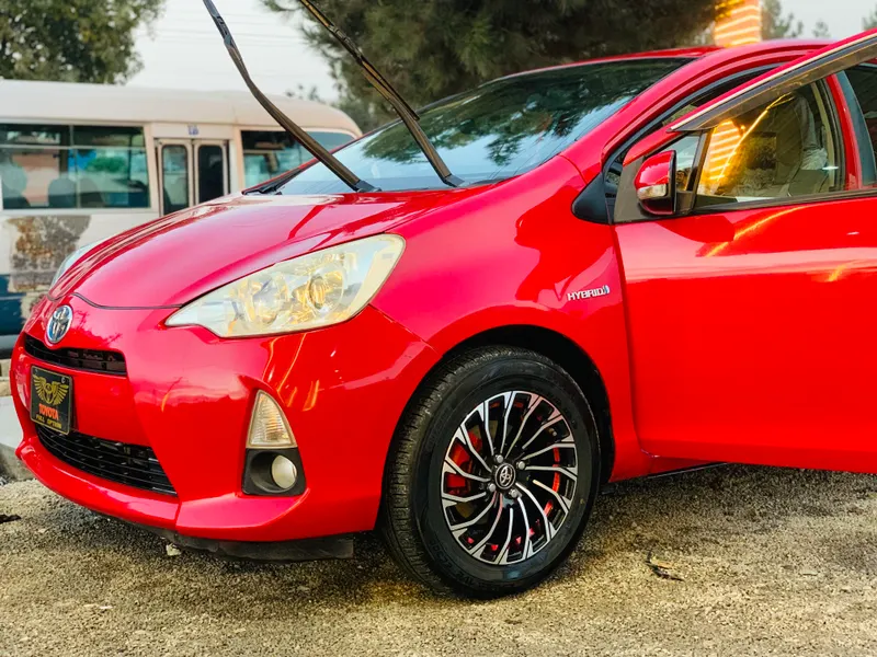 Toyota Prius C 2012 (3)