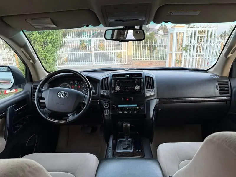 Toyota Land Cruiser 2011 (4)