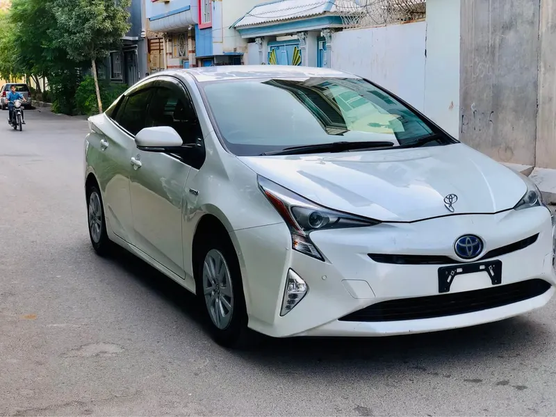 Toyota Prius Hybrid 2018 (2)