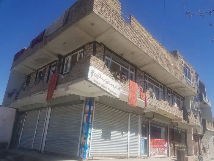3-storey corner building with 5 shops for sale, 160 m² (1)