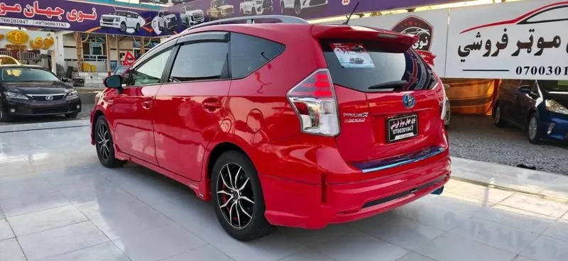 Toyota Prius V 2018 (3)