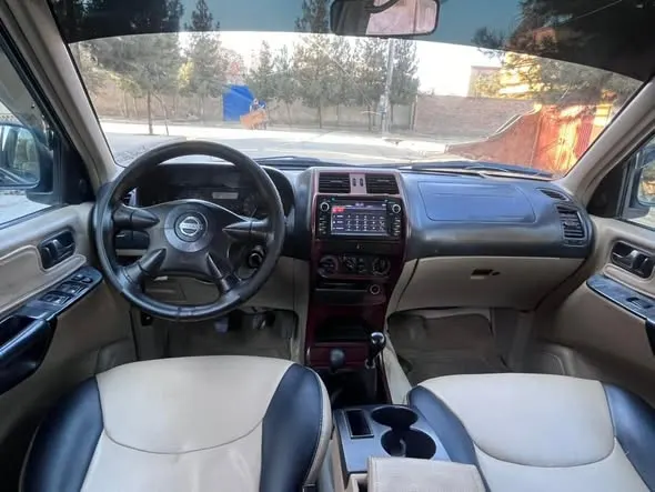 Nissan 2003 (4)