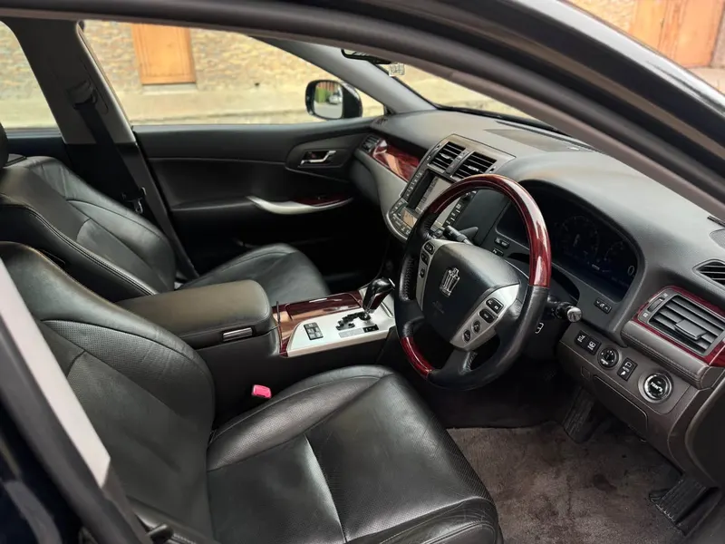 Toyota Crown Hybrid 2011 (4)