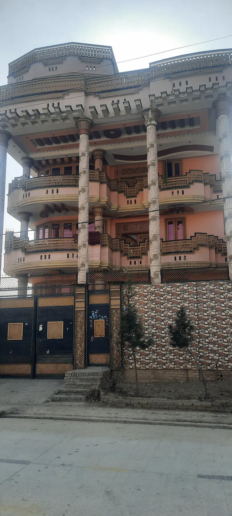 4-storey house for sale, 11 rooms, Arzan Qimat, District 12, Kabul (1)