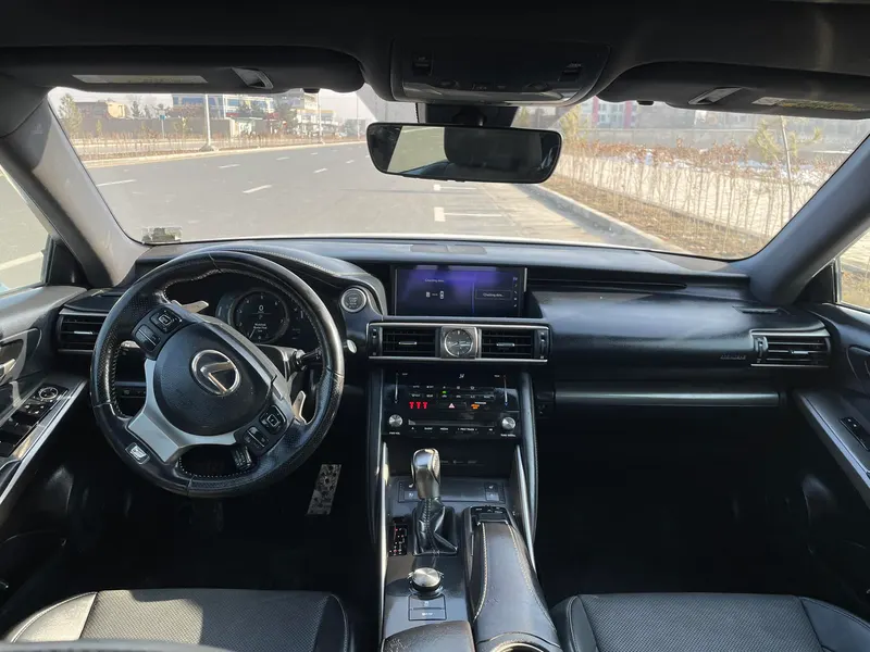 Lexus IS300 Sport 2018 (4)