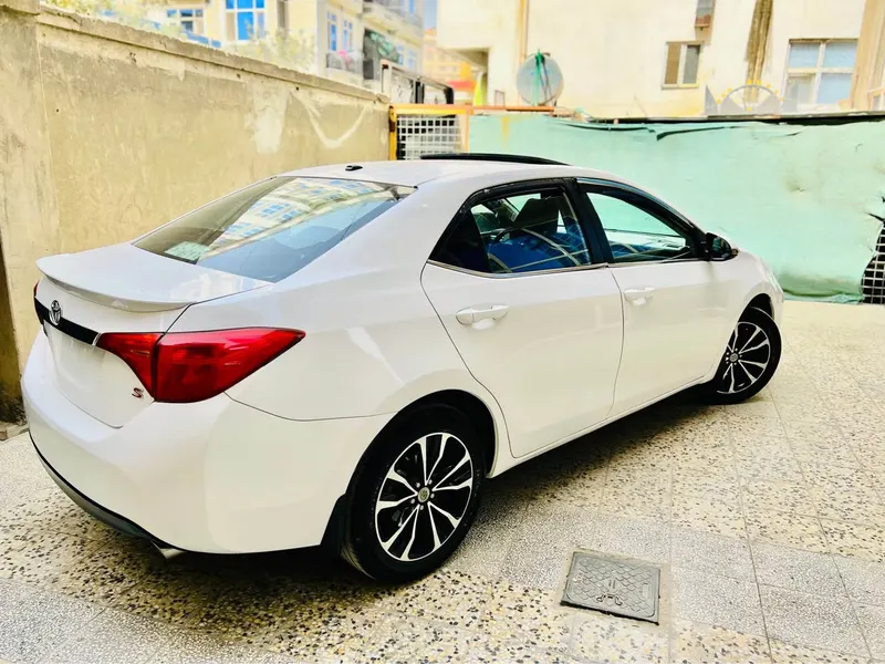 Toyota Corolla 2015 (2)