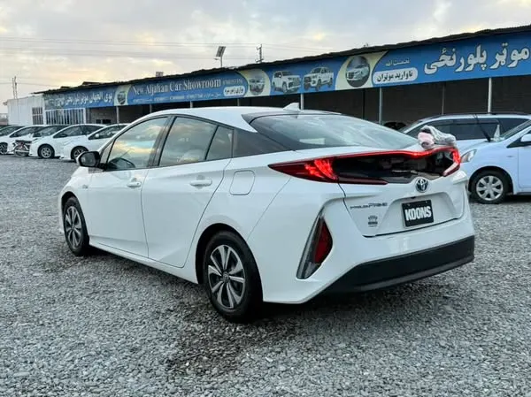 Toyota Prius 2018 (3)