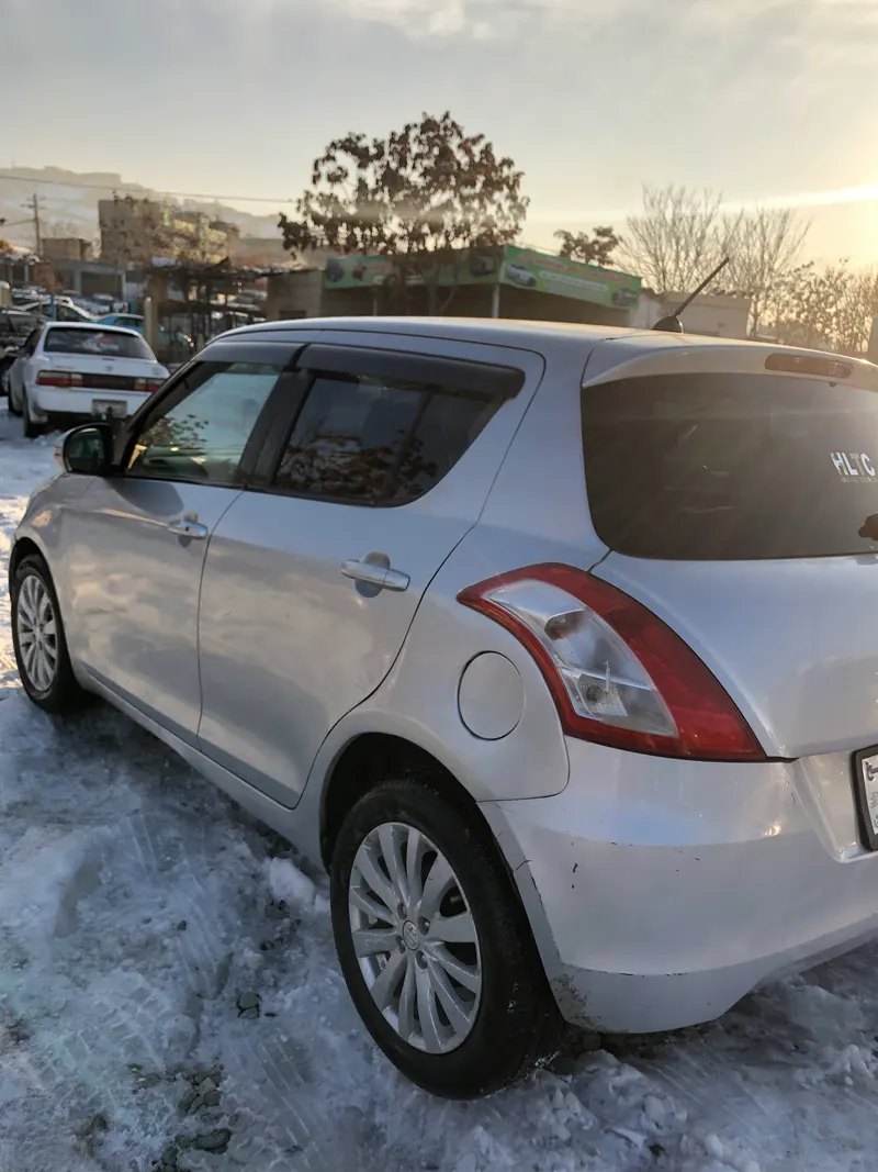 Suzuki Swift 2012 (3)