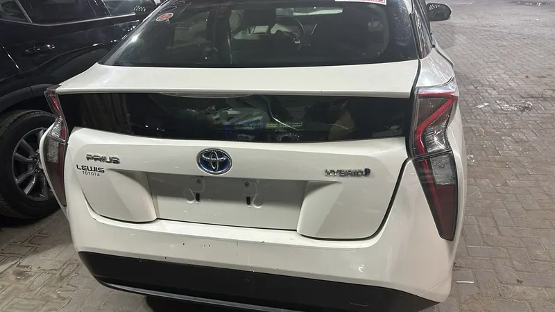 Toyota Prius 2018 (3)