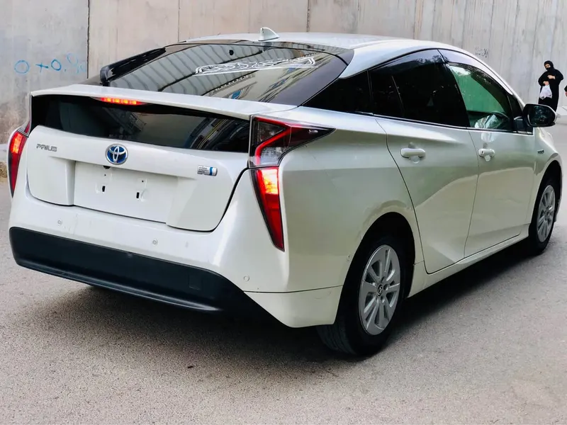 Toyota Prius Hybrid 2018 (3)