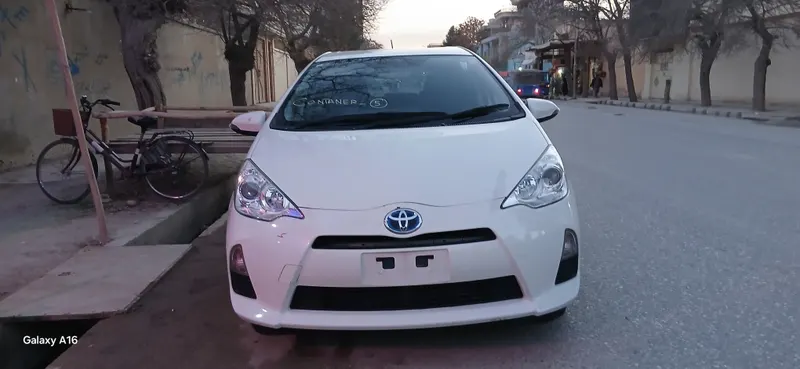 Toyota Aqua 2013 (1)