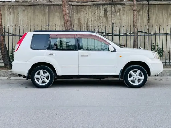 Nissan 2002 (3)