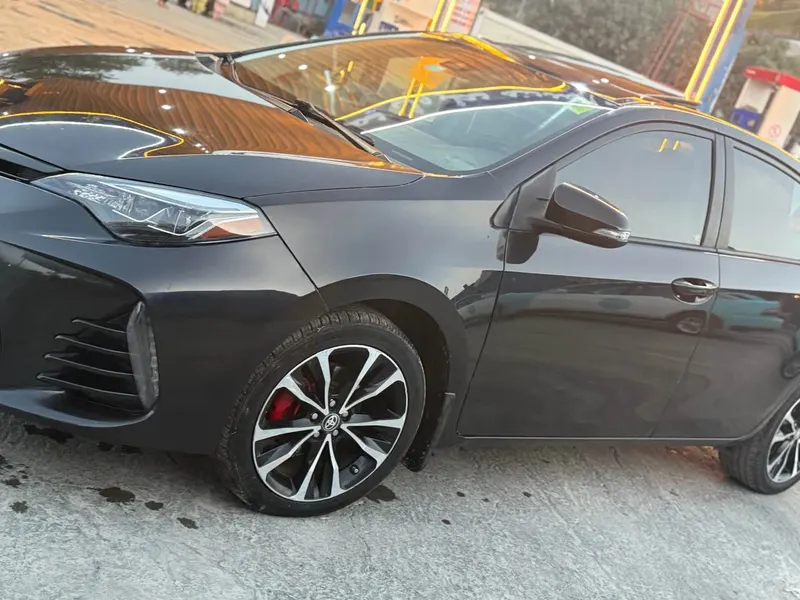 Toyota Corolla 2017 (2)