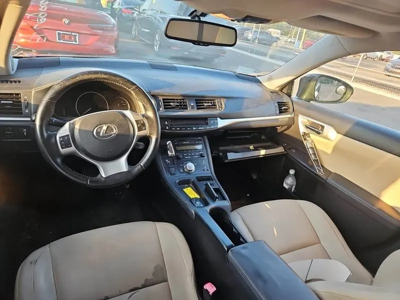 Lexus CT200 (4)