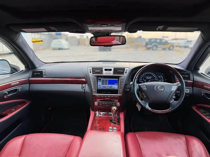 Lexus LS600 2011 (4)