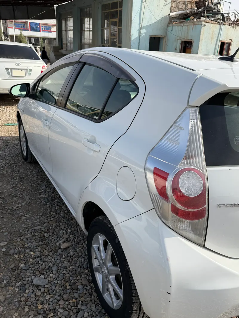 Toyota Aqua 2012 (3)