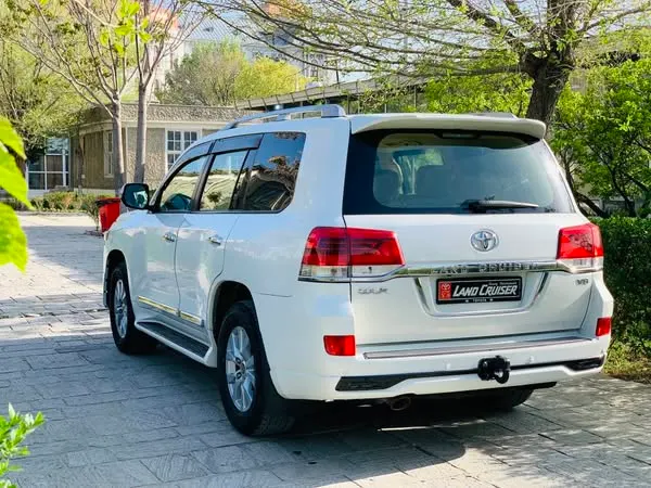 Toyota Land Cruiser 2016 (2)
