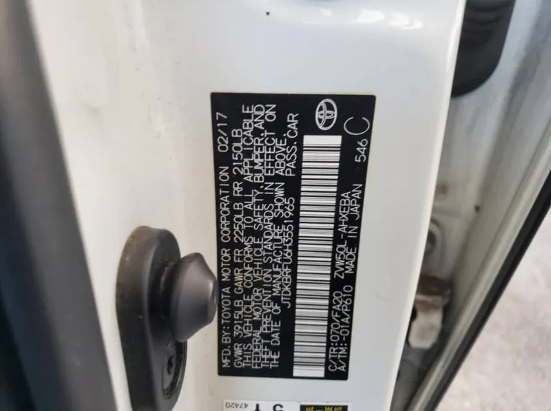 Toyota Prius 2017 (3)