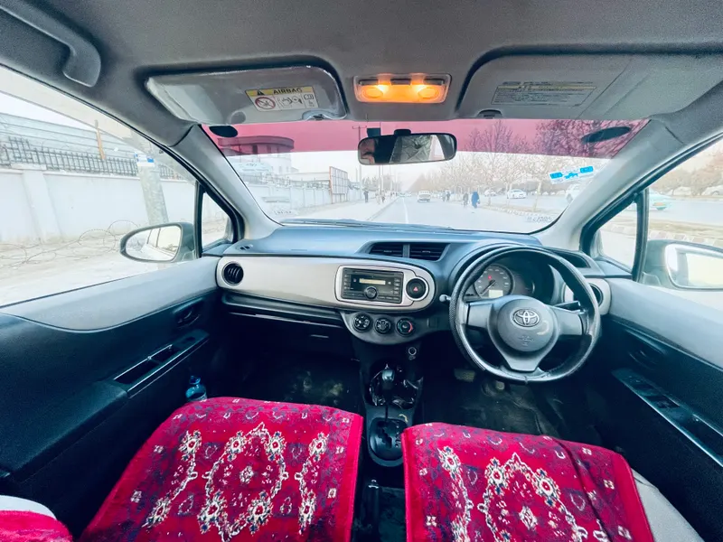 Toyota Vitz 2012 (4)