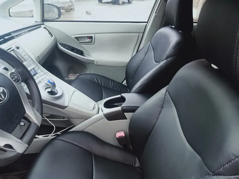 Toyota Prius Hybrid 2013 (6)