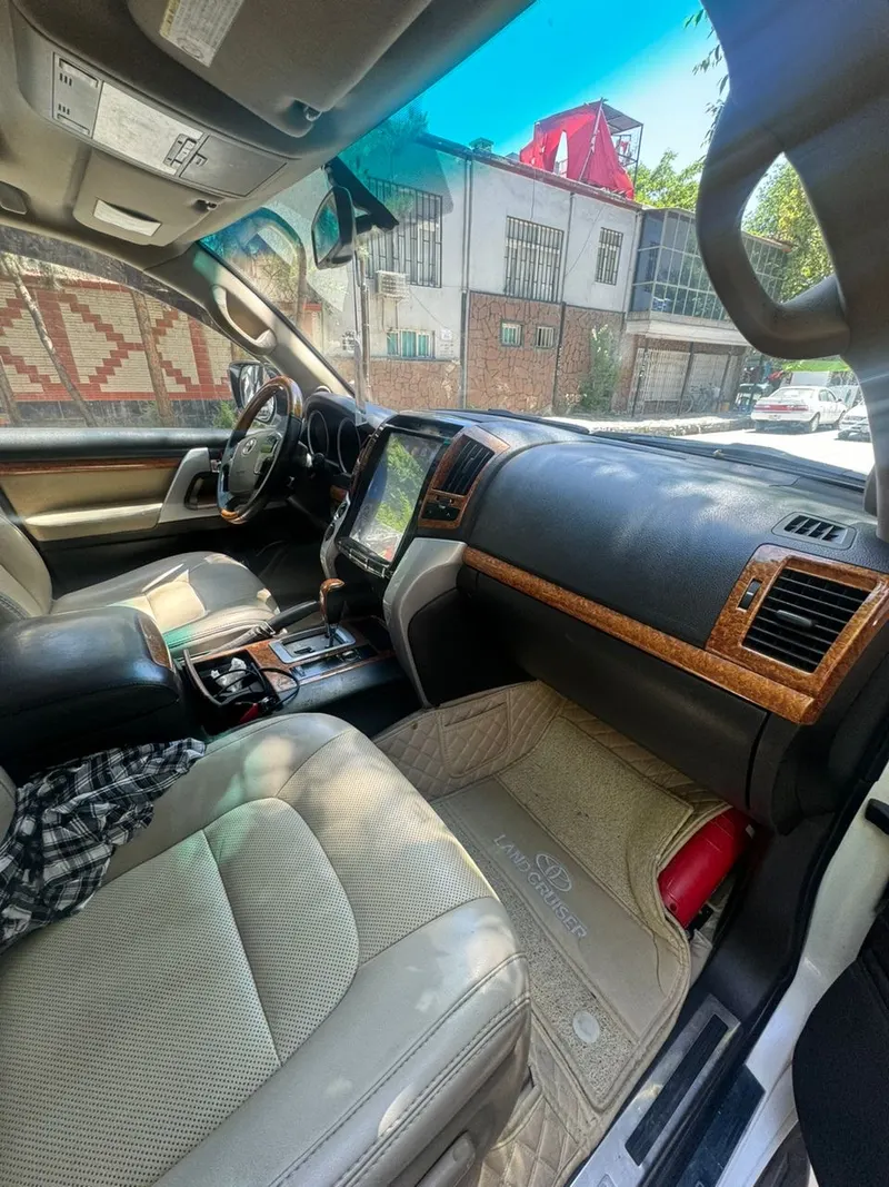 Toyota Land Cruiser VXR 2009 (3)