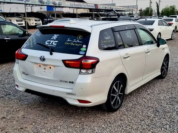 Toyota Fielder 2018 (3)