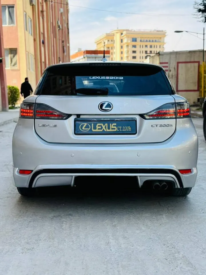 Lexus CT200H 2012 (3)