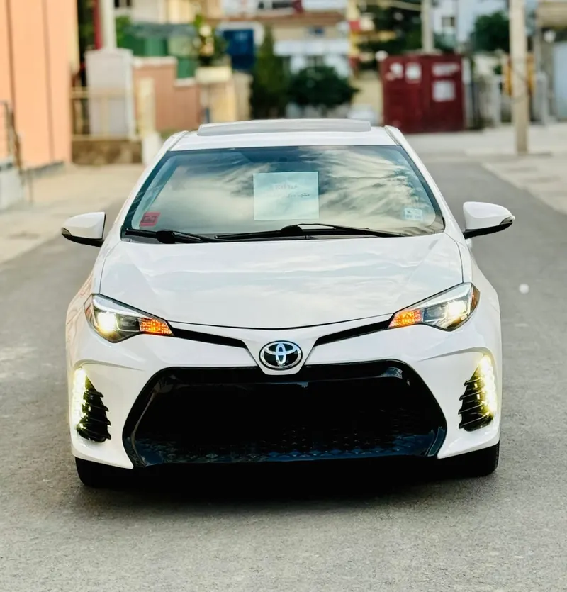 Toyota Corolla 2016 (1)