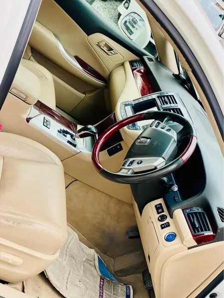 Toyota Crown Hybrid 2012 (3)