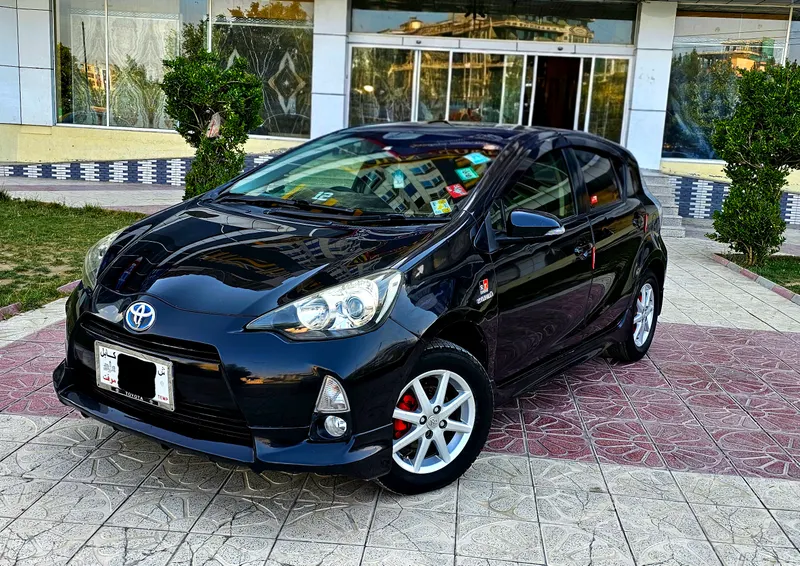 Toyota Aqua 2012 (2)