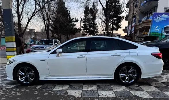 Toyota Crown Hybrid 2020 (2)
